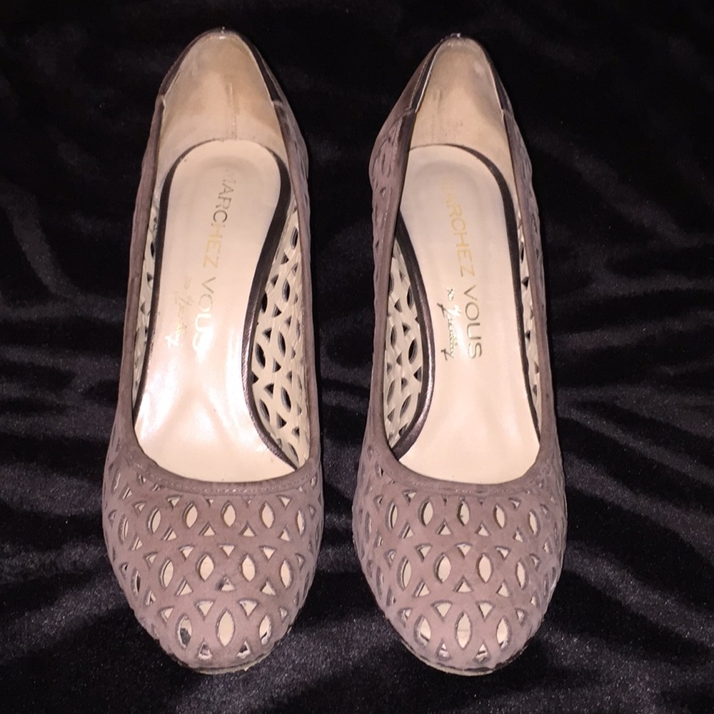 Marchez Vous Sz 6 tan cutout suede 3.75” heels